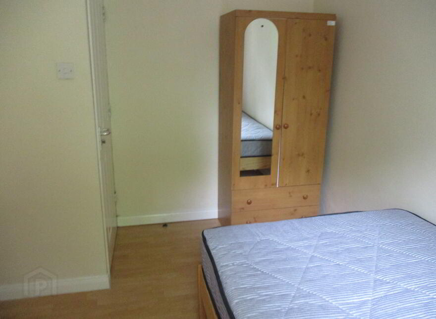 Three Great Apartments, 79 University Avenue, Queens Quarter, Belfast, BT7 1GX