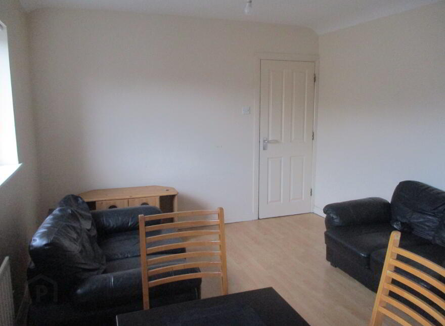 Three Great Apartments, 79 University Avenue, Queens Quarter, Belfast, BT7 1GX