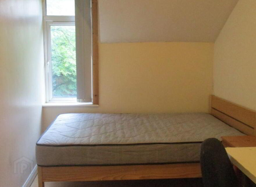 Three Great Apartments, 79 University Avenue, Queens Quarter, Belfast, BT7 1GX