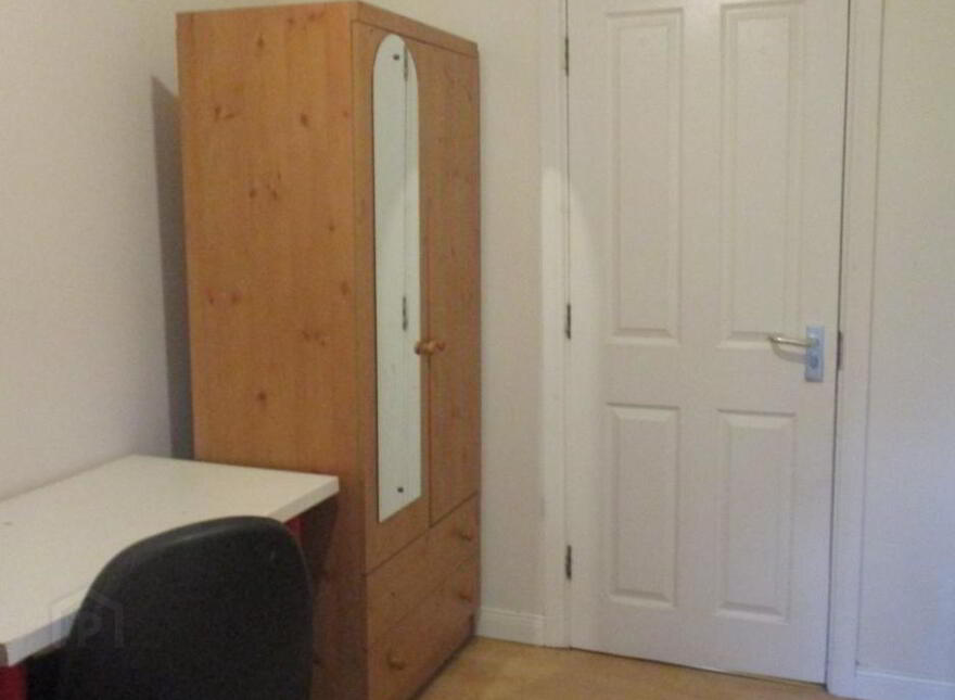 Three Great Apartments, 79 University Avenue, Queens Quarter, Belfast, BT7 1GX