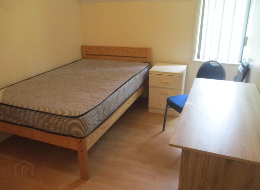 Three Great Apartments, 79 University Avenue, Queens Quarter, Belfast, BT7 1GX