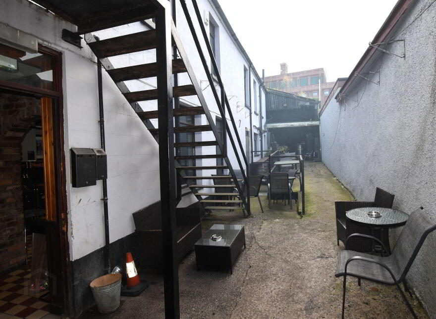 7 Smithfield Square, Lisburn, BT28 1TH