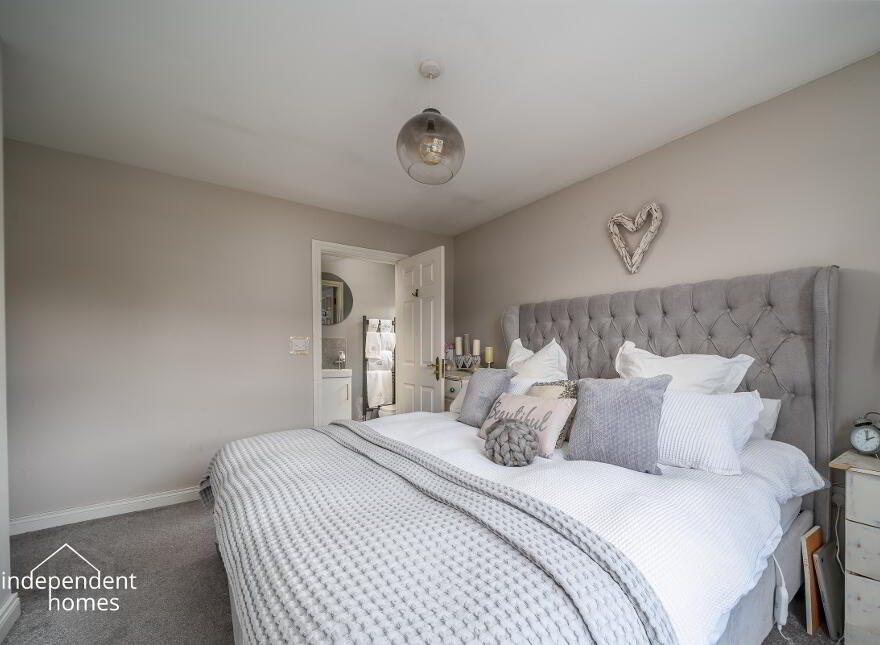 14 Loranville, Larne, BT40 2AY