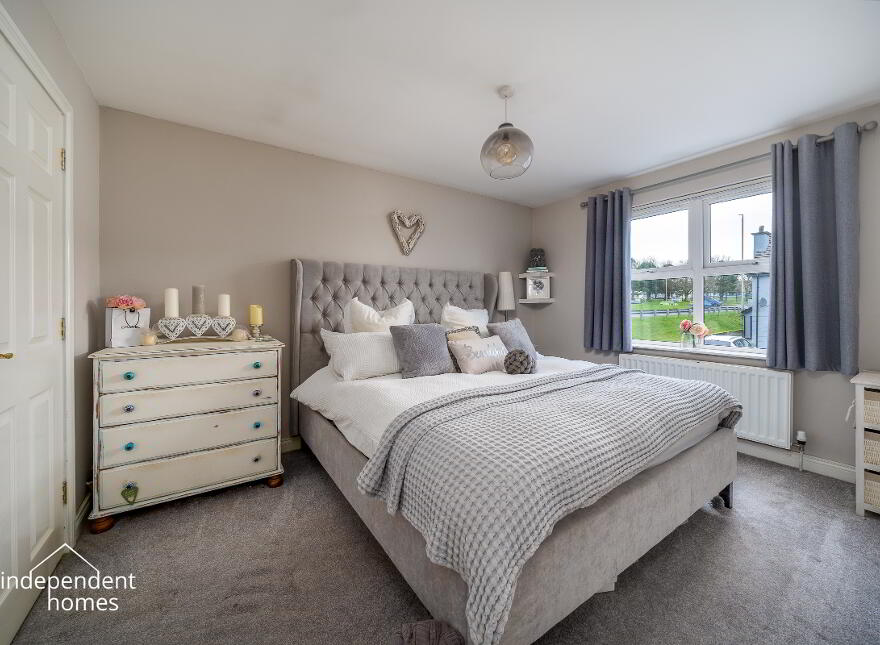 14 Loranville, Larne, BT40 2AY