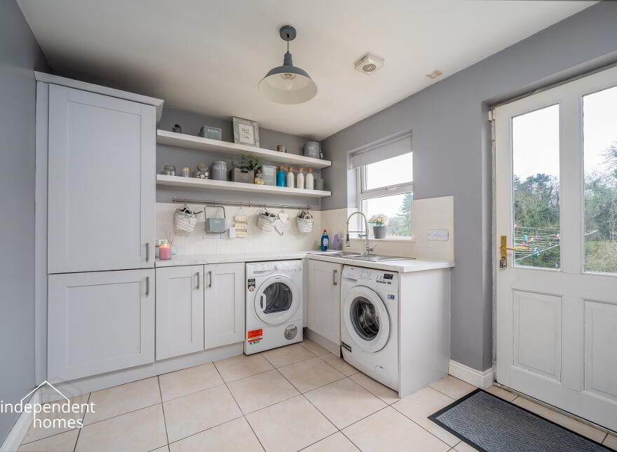 14 Loranville, Larne, BT40 2AY