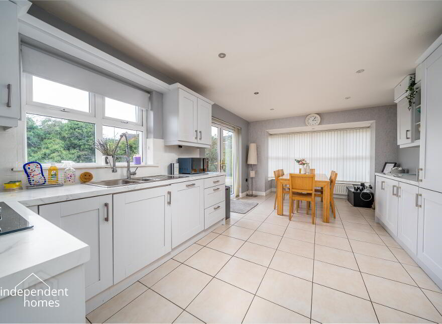 14 Loranville, Larne, BT40 2AY