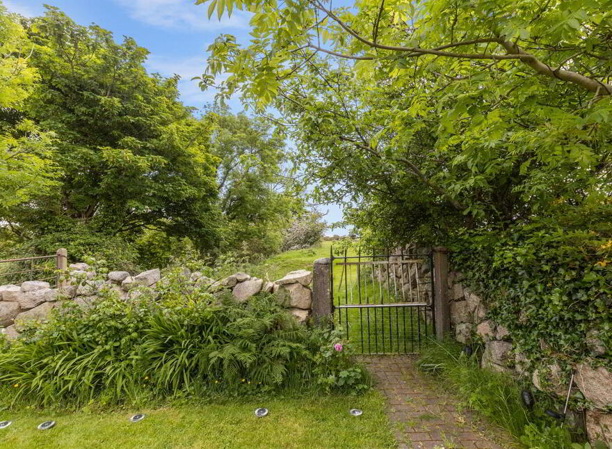 387 Glassdrumman Road, Annalong, BT34 4QN