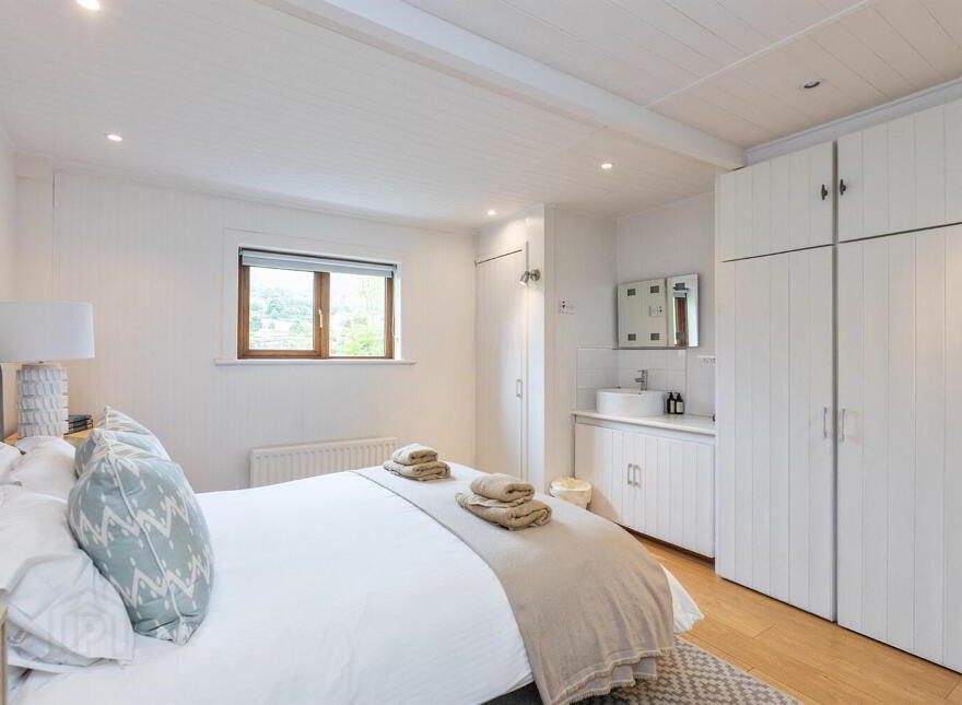 387 Glassdrumman Road, Annalong, BT34 4QN
