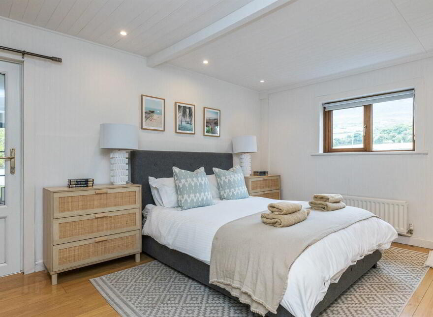 387 Glassdrumman Road, Annalong, BT34 4QN