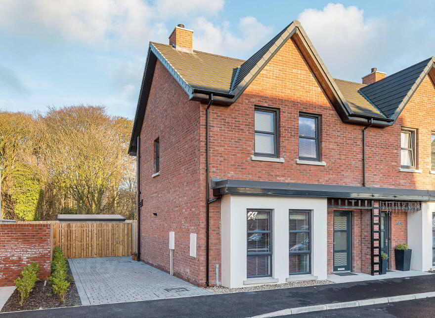 40 The Banks, Ballyholme, Bangor, BT20 5FB photo