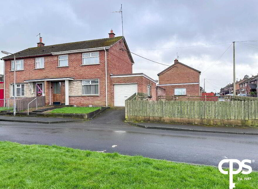 27 Orangefield Crescent, Armagh, BT60 1DS photo