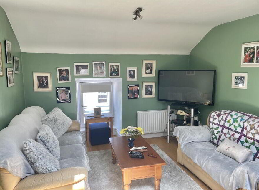 The Toby Jug, Main Street, Cappoquin, P51TYY5