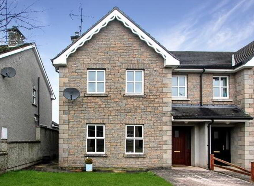 27 Hillcrest Manor, Clontibret, Monaghan, H18AX97 photo