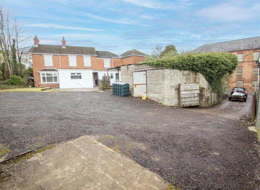 House And Apartment With Yard & Outbuildings, 78 Upper Dunmurry Lane, Belfast, BT17 0PS