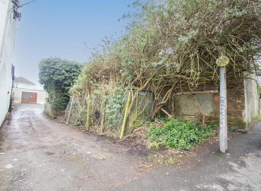 House And Apartment With Yard & Outbuildings, 78 Upper Dunmurry Lane, Belfast, BT17 0PS