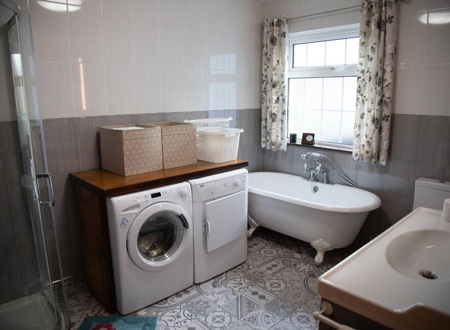Bothar Ard House, Knockaderry, V42W293