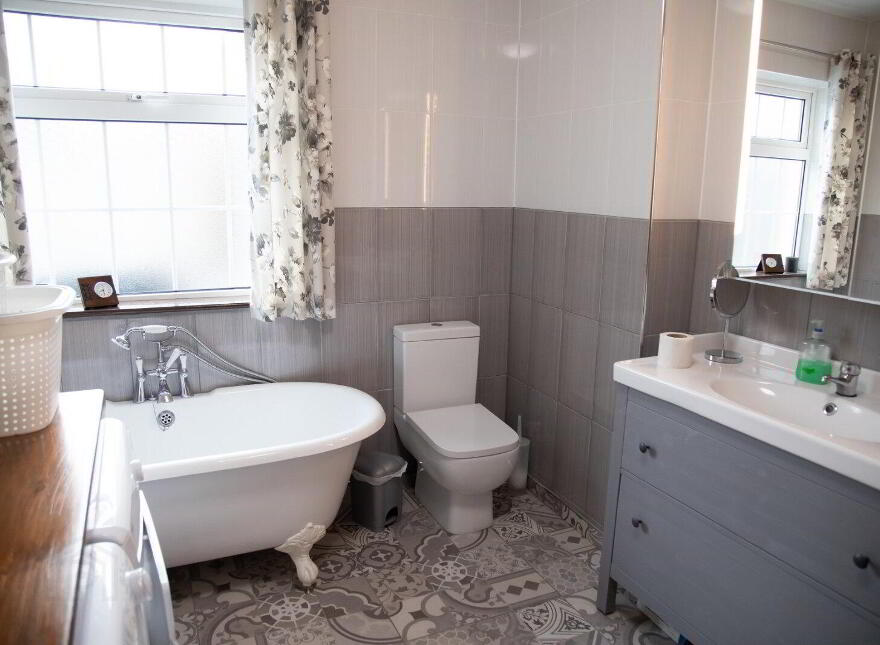 Bothar Ard House, Knockaderry, V42W293