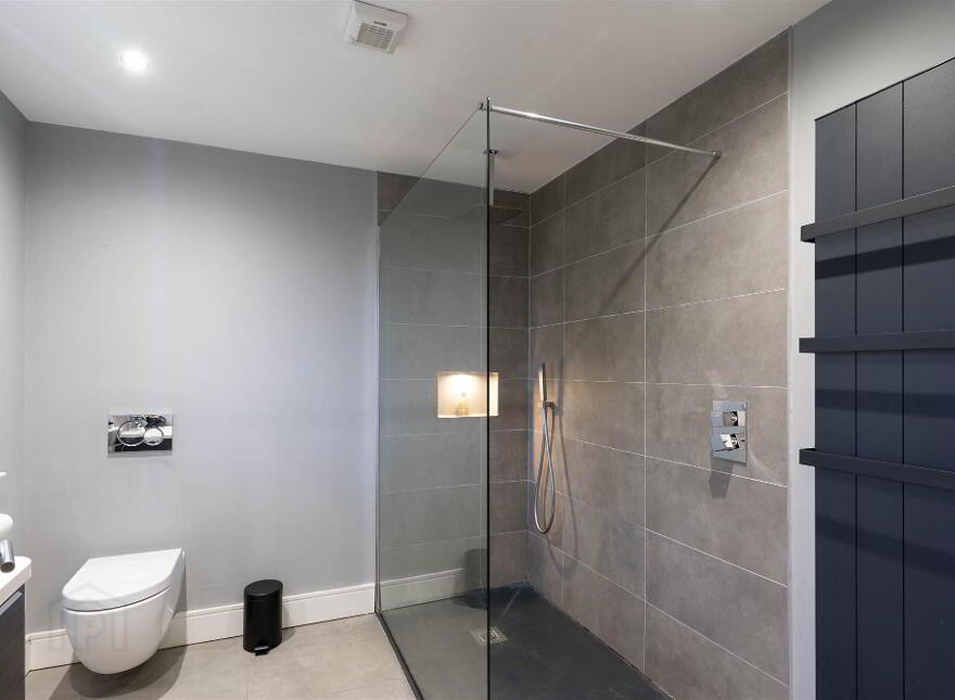 1 Culloden Wood, 170 Bangor Road, Cultra, Holywood, BT18 0EY
