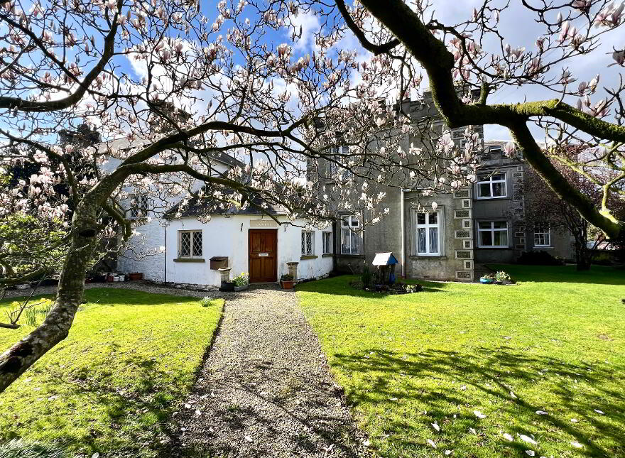 The Manor House, 15 Main Street, Eglinton, L'Derry, BT47 3AA