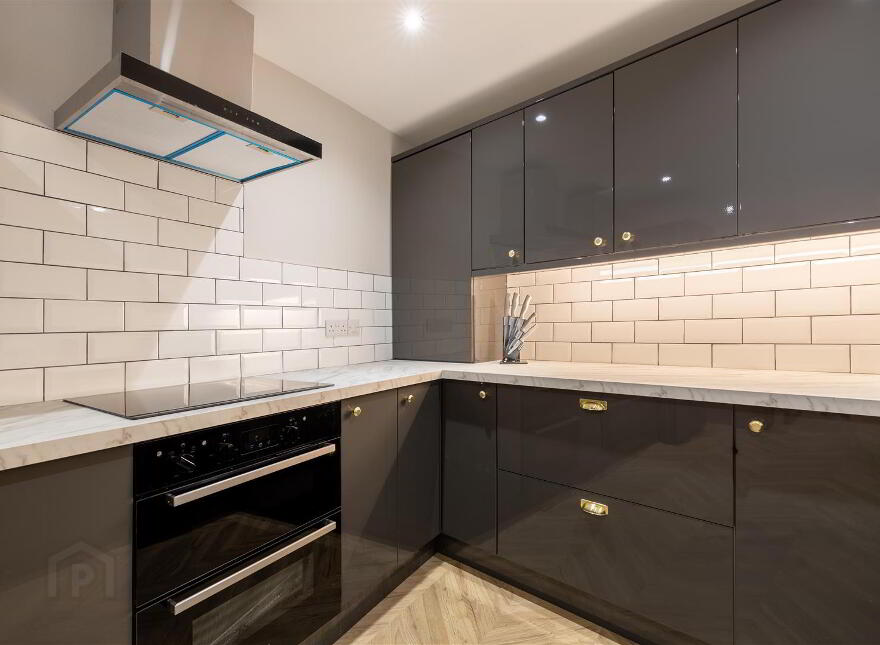 Rm 1 & 4, 300 Beersbridge Road, Belfast, BT5 5DY
