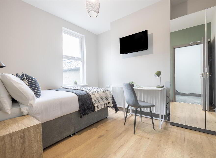 Rm 1 & 4, 300 Beersbridge Road, Belfast, BT5 5DY