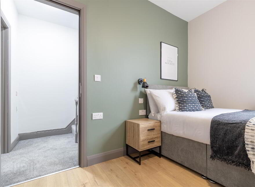 Rm 1 & 4, 300 Beersbridge Road, Belfast, BT5 5DY