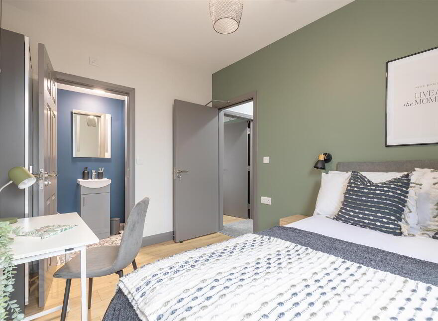 Rm 1 & 4, 300 Beersbridge Road, Belfast, BT5 5DY