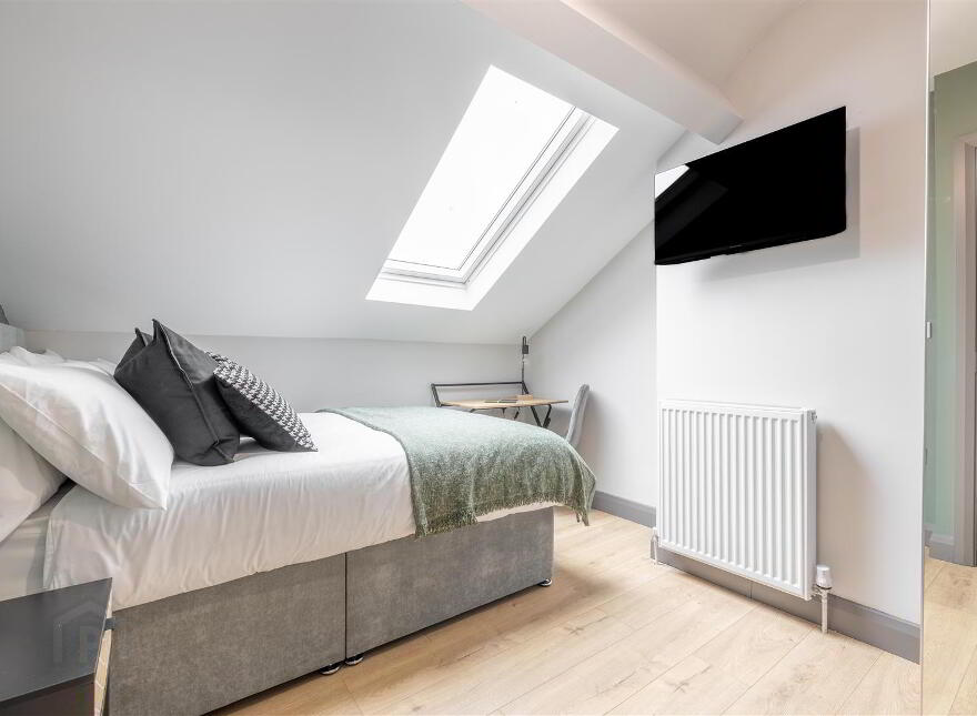 Rm 1 & 4, 300 Beersbridge Road, Belfast, BT5 5DY