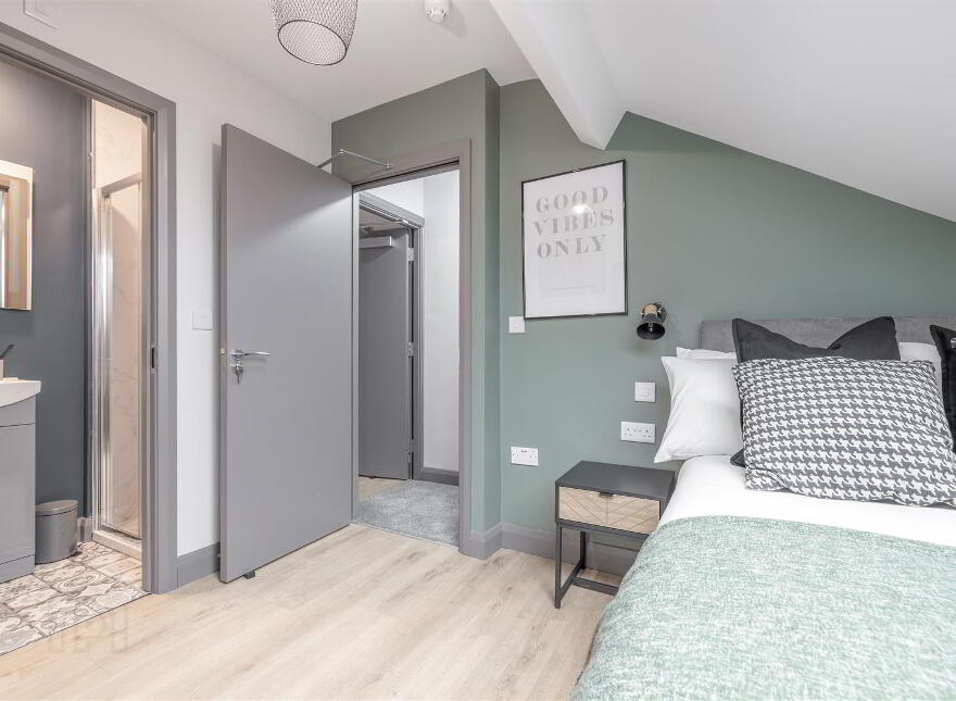 Rm 1 & 4, 300 Beersbridge Road, Belfast, BT5 5DY