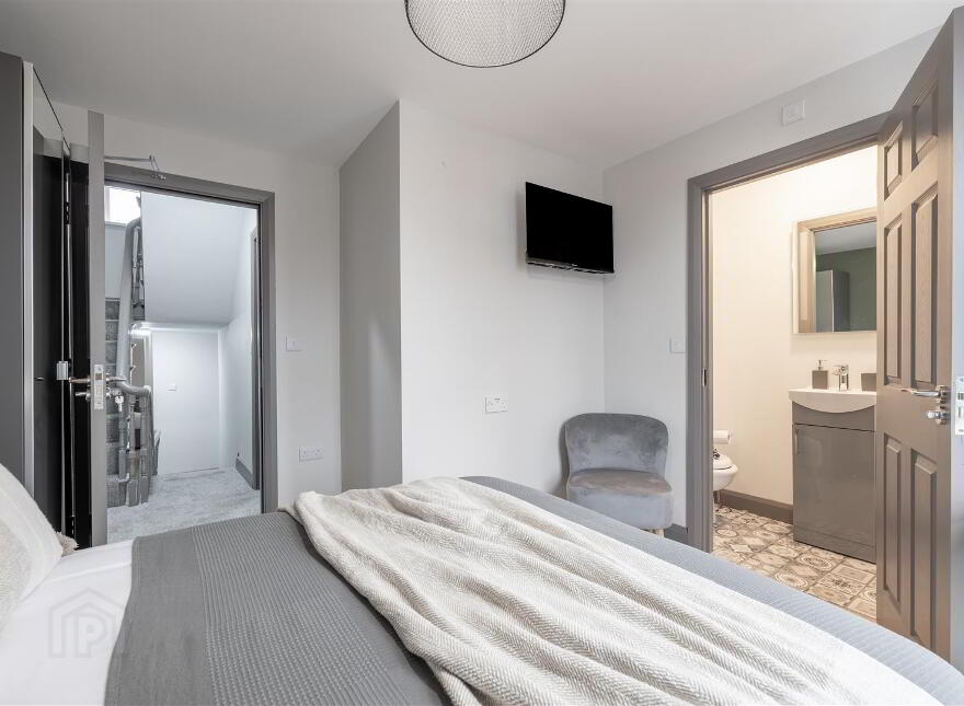 Room 4, 300 Beersbridge Road, Belfast, BT5 5DY
