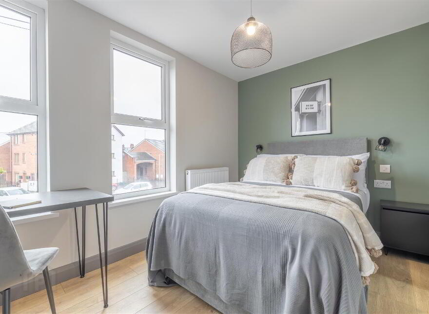 Room 4, 300 Beersbridge Road, Belfast, BT5 5DY