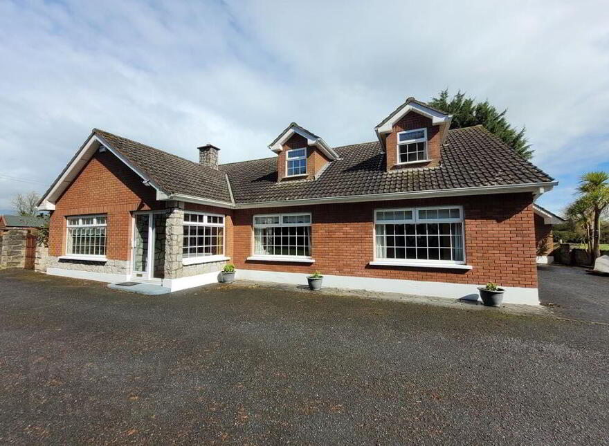 6 Bed On 5.2 Acres, Collon Road, Tullyallen, Louth, A92RT18 photo