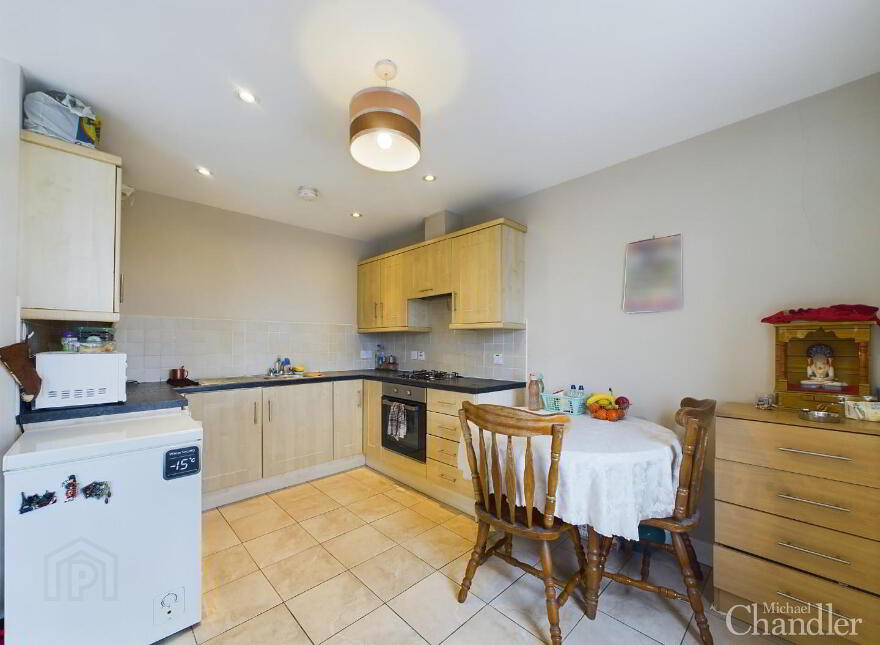 706 College Central, 4 College Avenue, Belfast, BT1 6BD