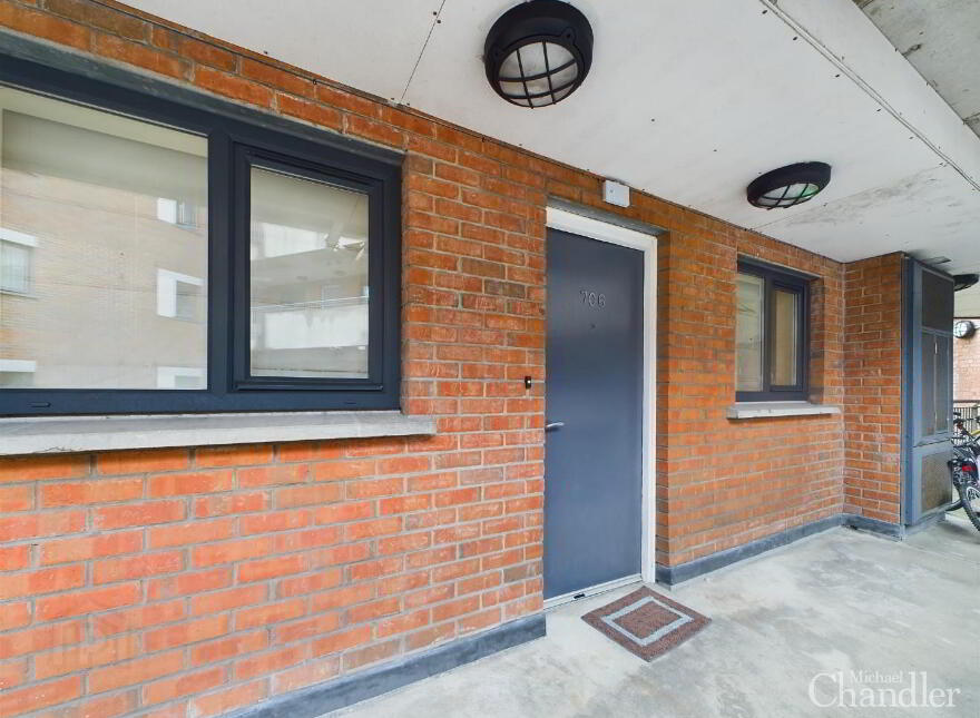 706 College Central, 4 College Avenue, Belfast, BT1 6BD