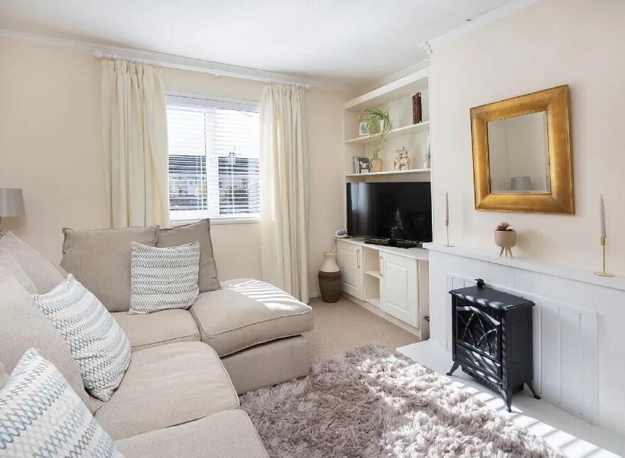 Church Road, Upper, Aghada, P25YK88