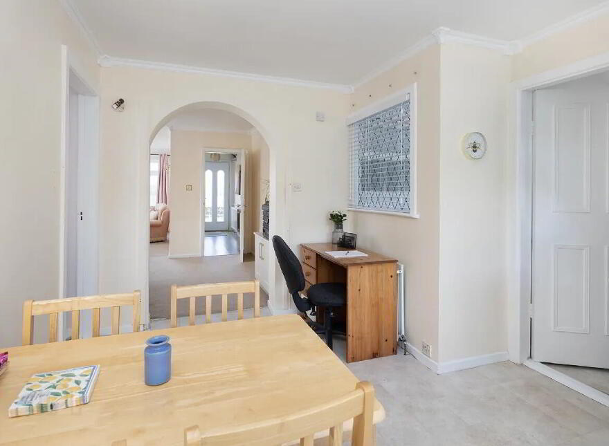 Church Road, Upper, Aghada, P25YK88