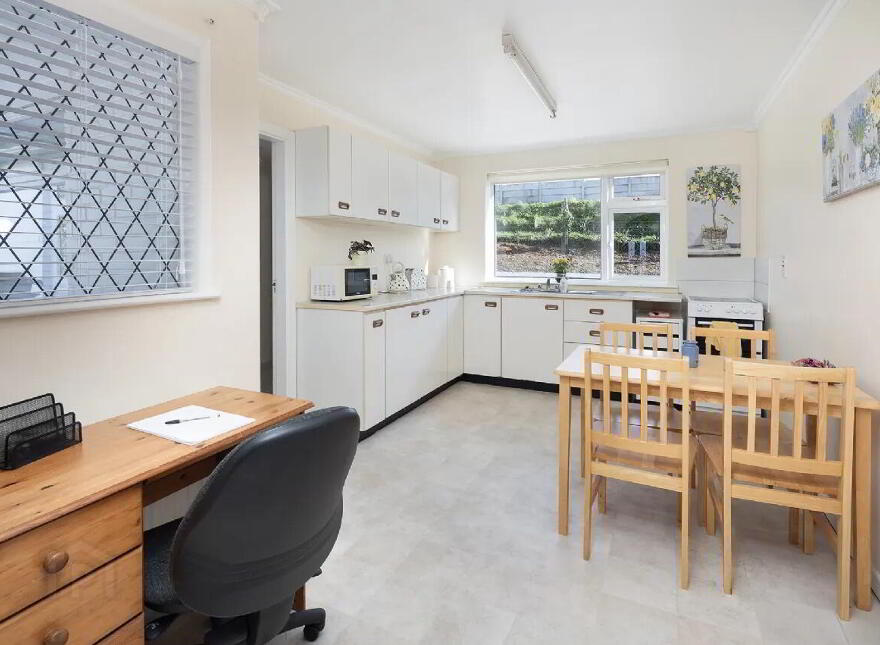 Church Road, Upper, Aghada, P25YK88