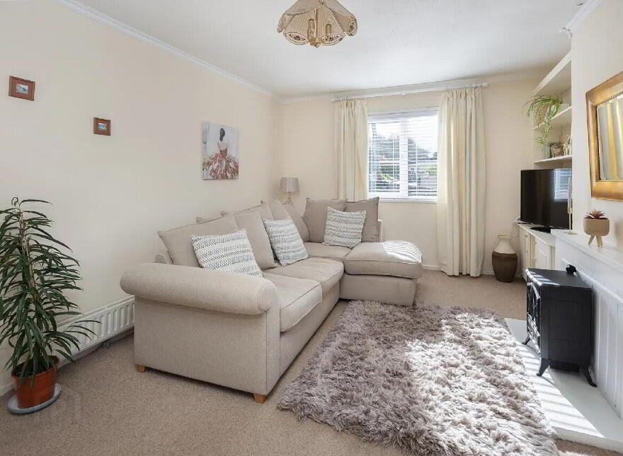 Church Road, Upper, Aghada, P25YK88