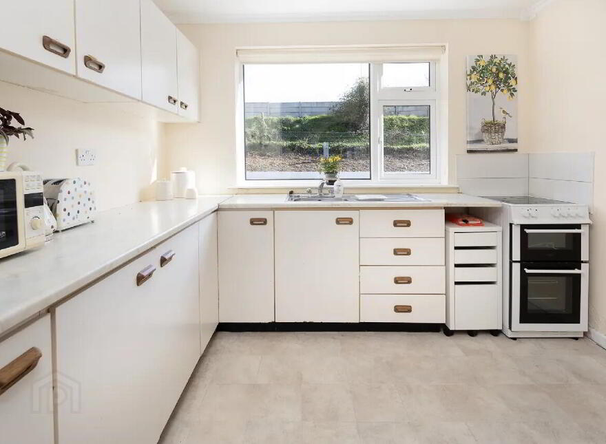 Church Road, Upper, Aghada, P25YK88
