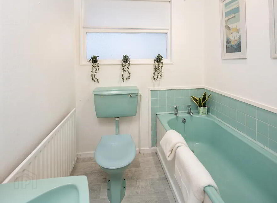 Church Road, Upper, Aghada, P25YK88