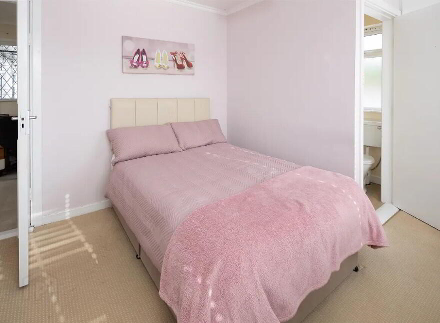 Church Road, Upper, Aghada, P25YK88