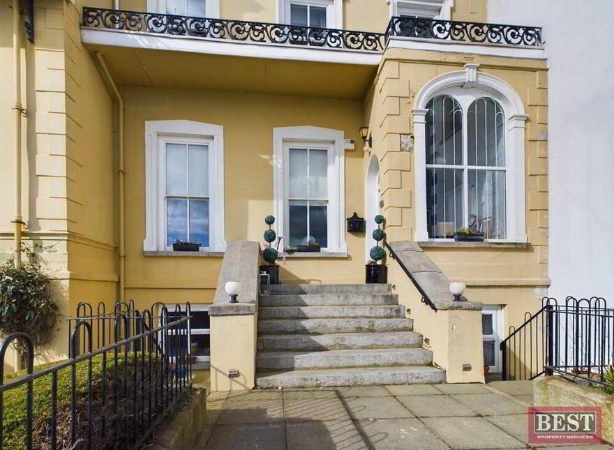 Apartment 7 Seven Steps 46-47 Seaview, Warrenpoint, Newry, BT34 3NJ photo