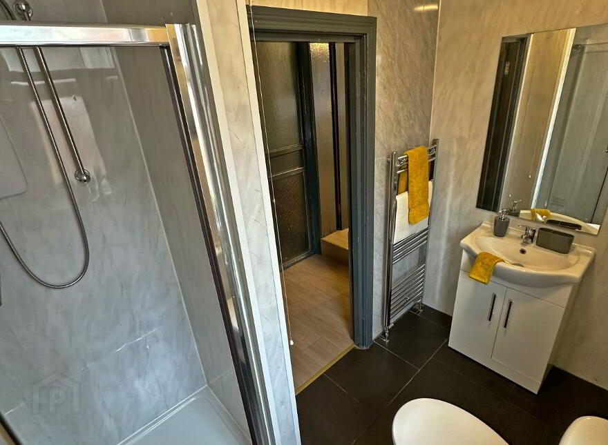 Room 5, Elimgrove St, Belfast, BT14 6LB