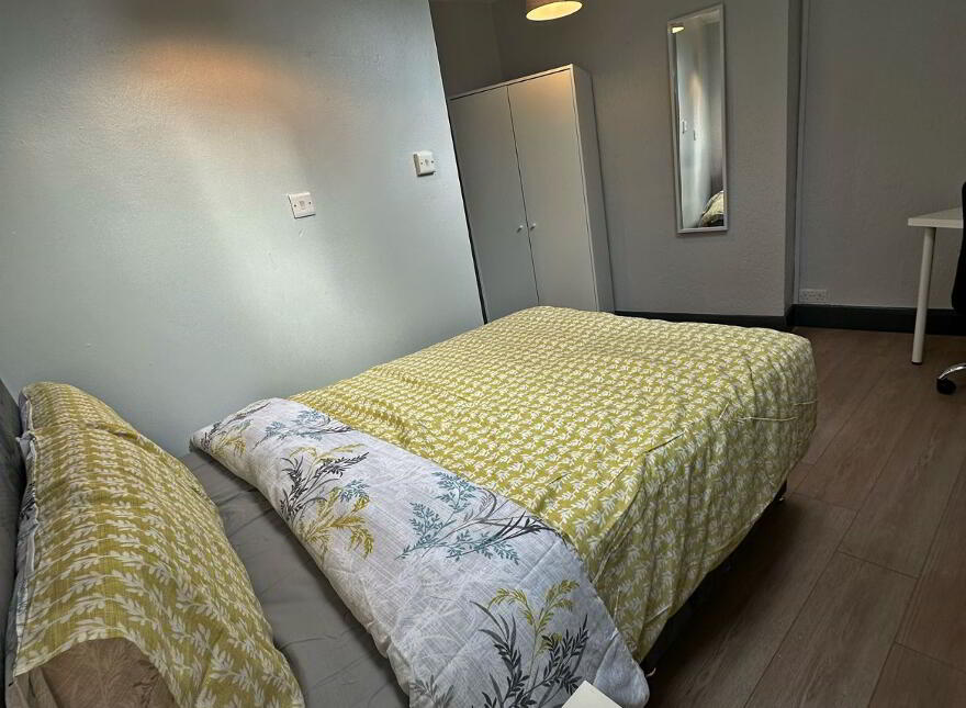 Room 5, Elimgrove St, Belfast, BT14 6LB