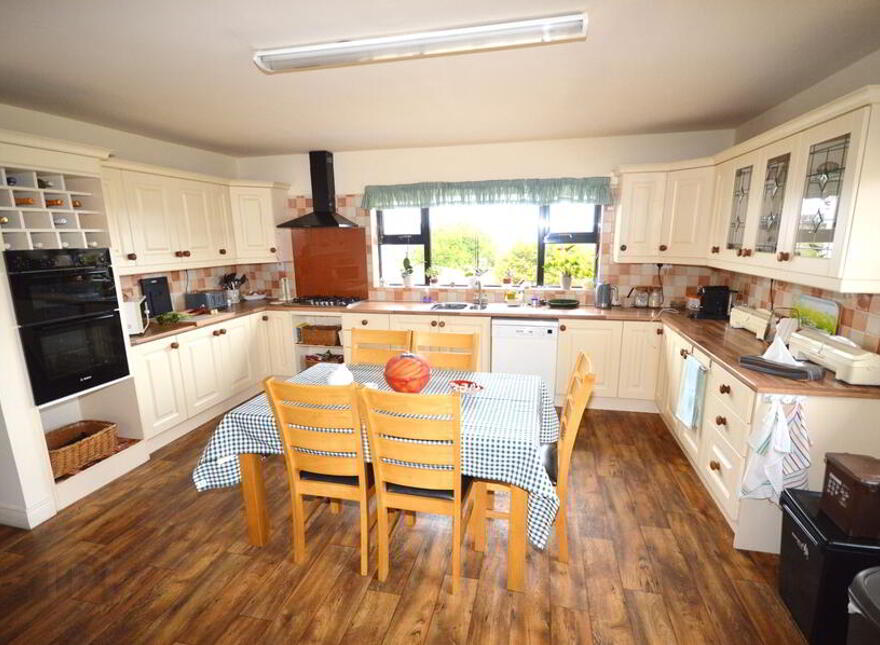 Auntie B's, Portnoo Road, Ardara, F94W1D2