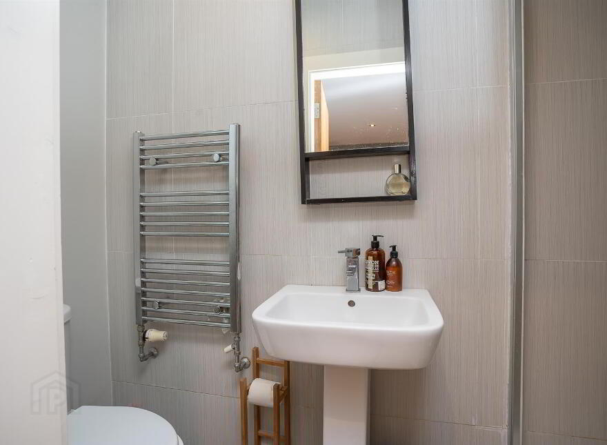 33 Broomhill Park, Belfast, BT9 5JB