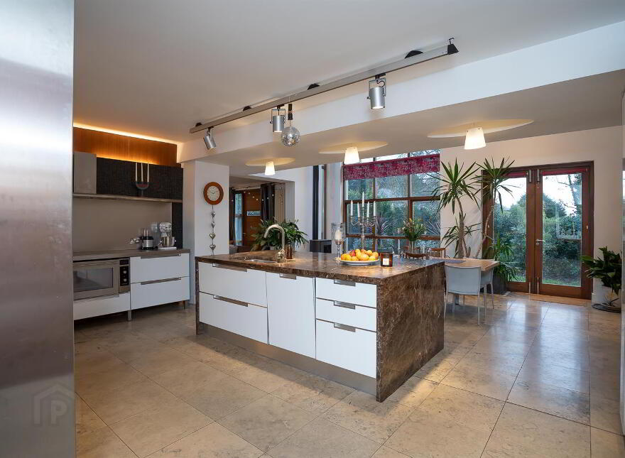 33 Broomhill Park, Belfast, BT9 5JB