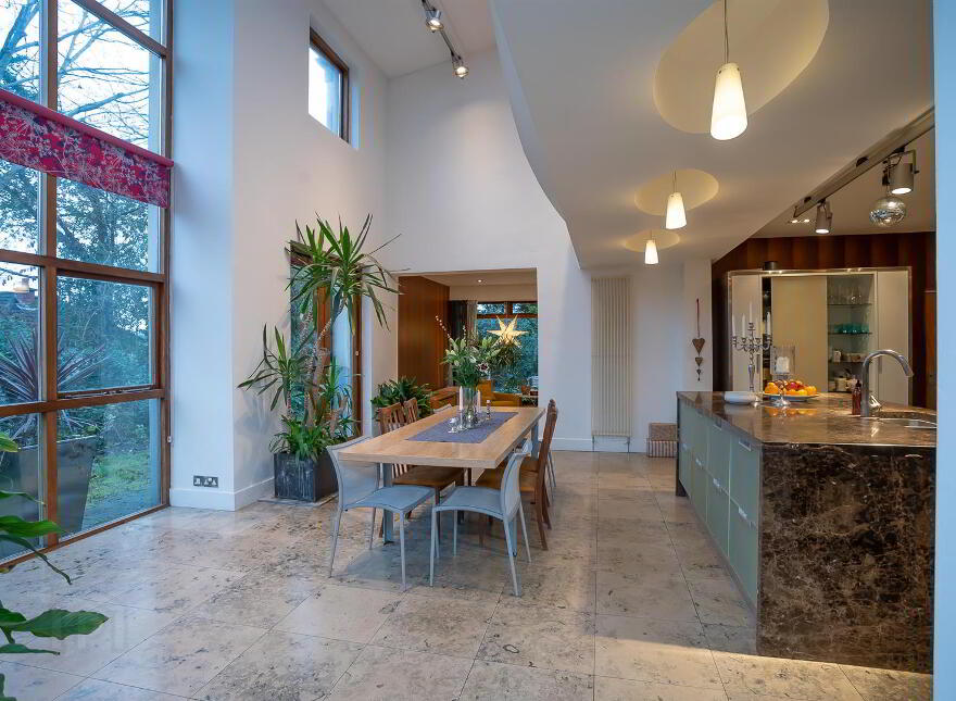 33 Broomhill Park, Belfast, BT9 5JB photo