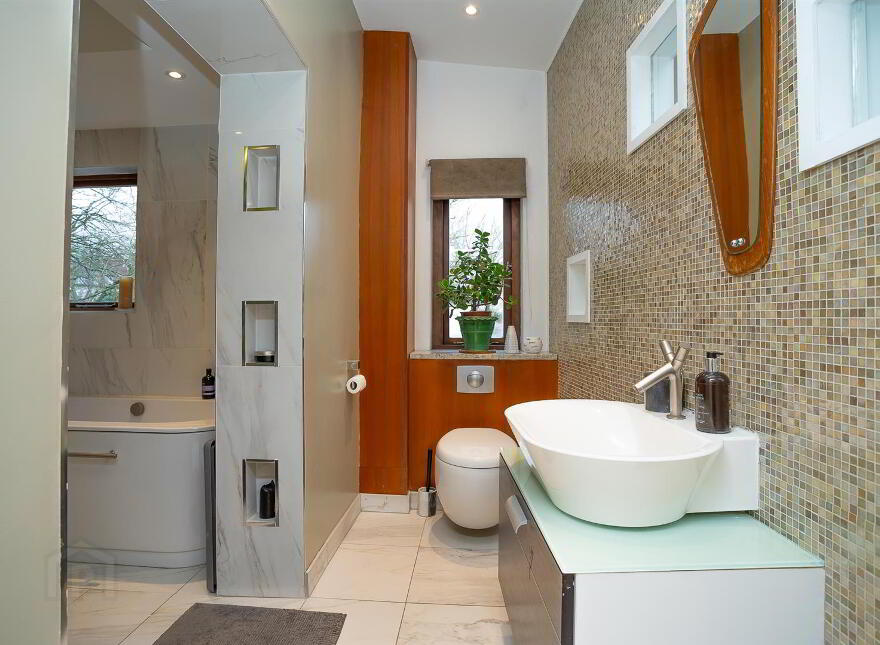 33 Broomhill Park, Belfast, BT9 5JB
