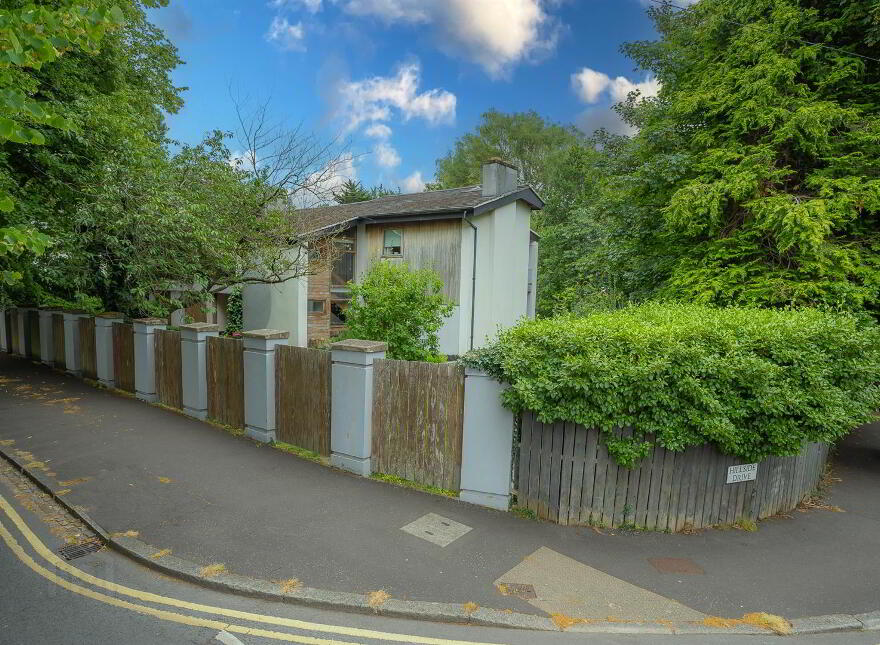 33 Broomhill Park, Belfast, BT9 5JB